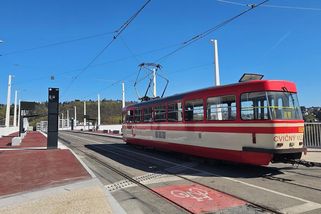 Největší změna v pražské dopravě za deset let: Dvorecký most od soboty změní trasy tramvají a autobusů - Novinky